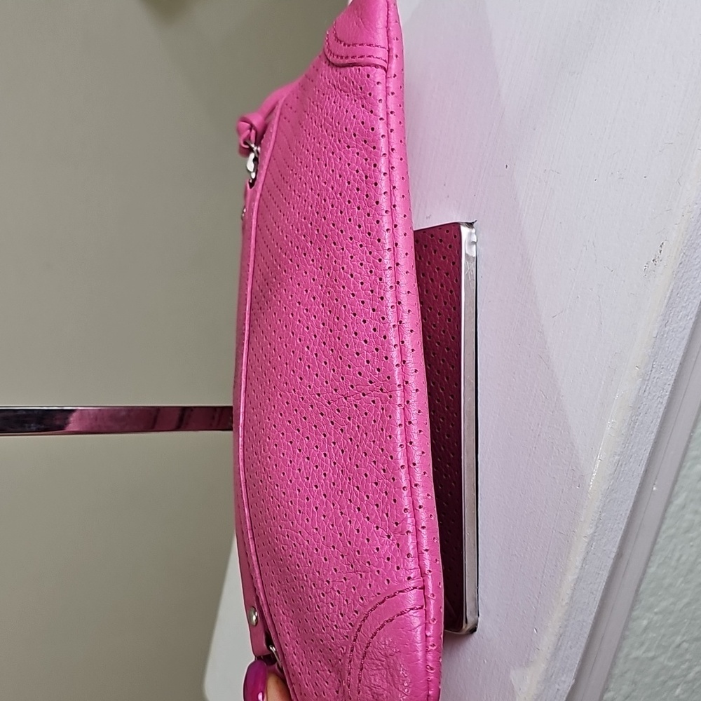 Banana Republic Bubblegum Pink Leather Ziptop Wristlet EUC - Picture 5 of 15